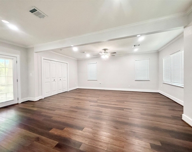 306 Wisteria Street - Photo Thumbnail 12