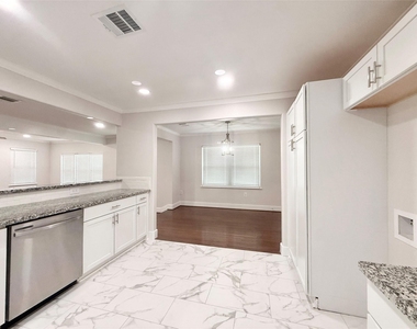 306 Wisteria Street - Photo Thumbnail 6