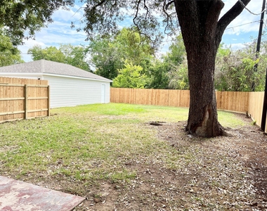 306 Wisteria Street - Photo Thumbnail 20