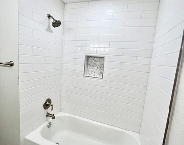 306 Wisteria Street - Photo Thumbnail 15