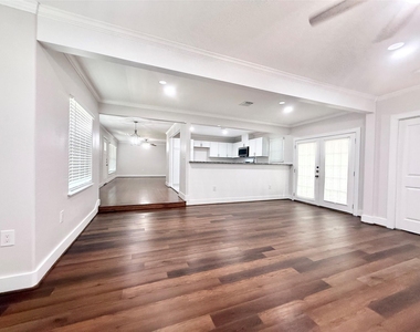 306 Wisteria Street - Photo Thumbnail 11