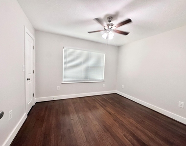 306 Wisteria Street - Photo Thumbnail 17