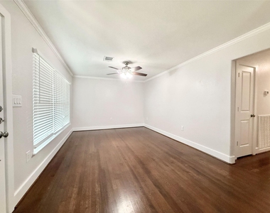 306 Wisteria Street - Photo Thumbnail 1