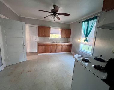 621 Harrison - Photo Thumbnail 7