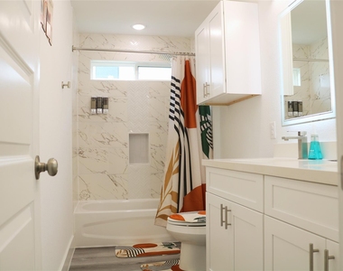 5204 Gold Street - Photo Thumbnail 6