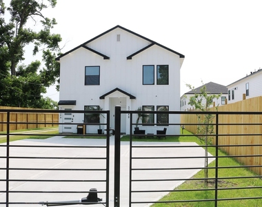 5204 Gold Street - Photo Thumbnail 2
