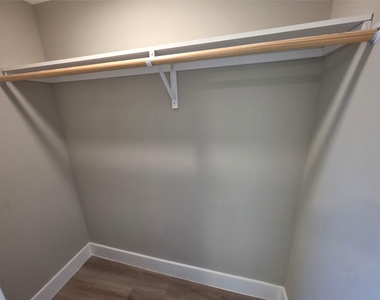 10731 Hillside Drive - Photo Thumbnail 14