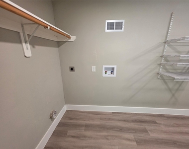 10731 Hillside Drive - Photo Thumbnail 9