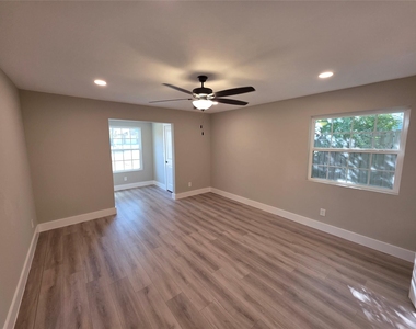10731 Hillside Drive - Photo Thumbnail 11