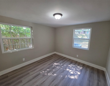 10731 Hillside Drive - Photo Thumbnail 10