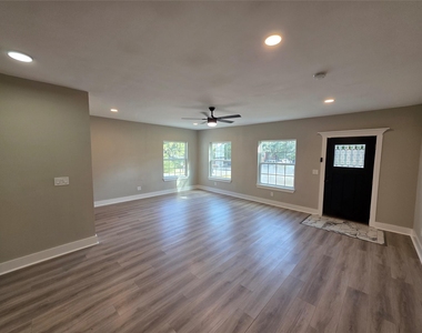 10731 Hillside Drive - Photo Thumbnail 3