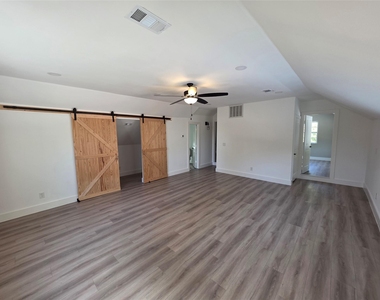 10731 Hillside Drive - Photo Thumbnail 18