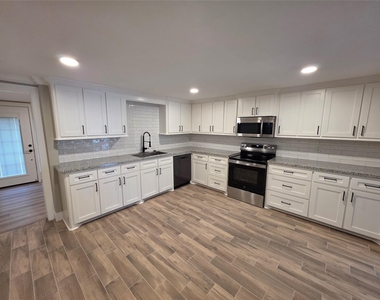 10731 Hillside Drive - Photo Thumbnail 5