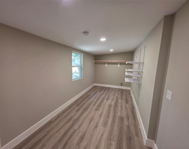 10731 Hillside Drive - Photo Thumbnail 8