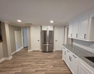 10731 Hillside Drive - Photo Thumbnail 7