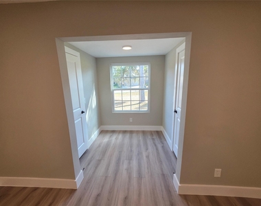 10731 Hillside Drive - Photo Thumbnail 12