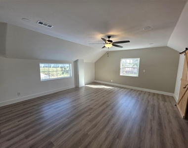 10731 Hillside Drive - Photo Thumbnail 17