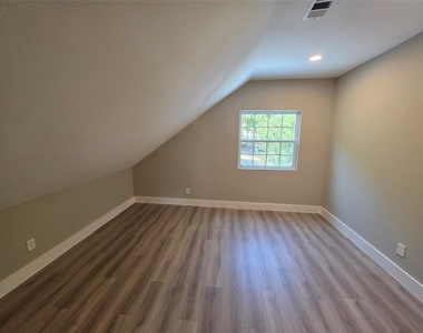 10731 Hillside Drive - Photo Thumbnail 21