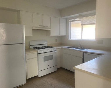 10143 Inwood Hollow Lane - Photo Thumbnail 4