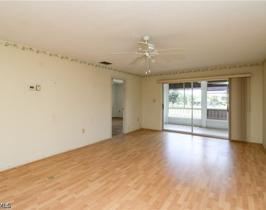 300 Valley Stream Drive - Photo Thumbnail 11