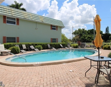 300 Valley Stream Drive - Photo Thumbnail 24