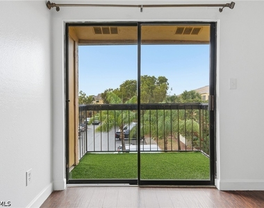 2925 Winkler Avenue - Photo Thumbnail 9
