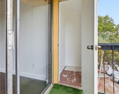 2925 Winkler Avenue - Photo Thumbnail 11