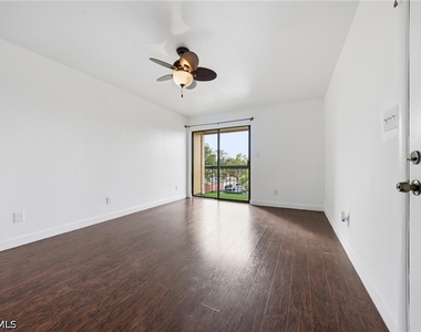 2925 Winkler Avenue - Photo Thumbnail 4