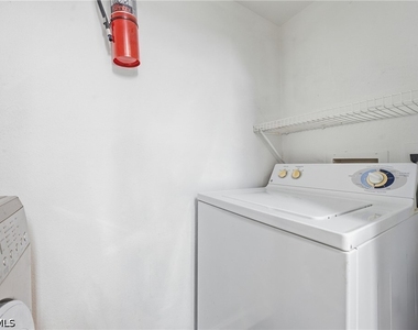 2925 Winkler Avenue - Photo Thumbnail 20