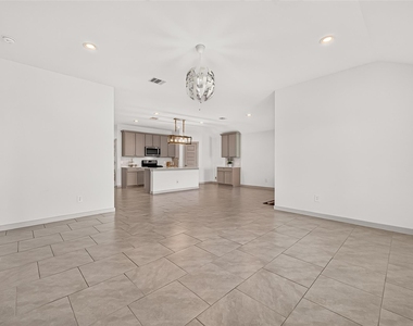 3943 Canyon Shore Lane - Photo Thumbnail 11