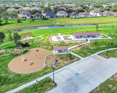 3943 Canyon Shore Lane - Photo Thumbnail 4
