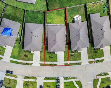 3943 Canyon Shore Lane - Photo Thumbnail 2