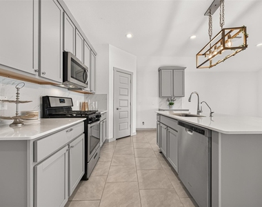 3943 Canyon Shore Lane - Photo Thumbnail 14