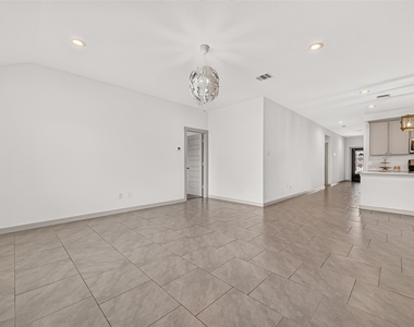 3943 Canyon Shore Lane - Photo Thumbnail 9
