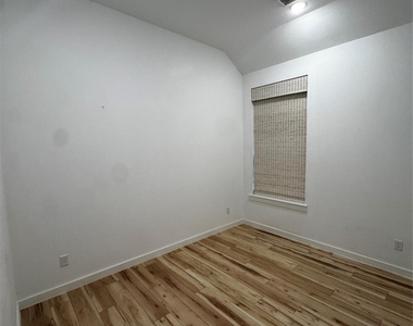 12131 Woodnote Lane - Photo Thumbnail 9