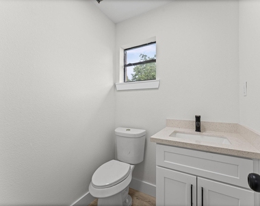15806 Lakeview Drive - Photo Thumbnail 19