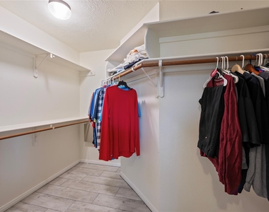 2060 Glencove Drive - Photo Thumbnail 20