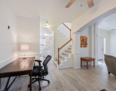 2060 Glencove Drive - Photo Thumbnail 9