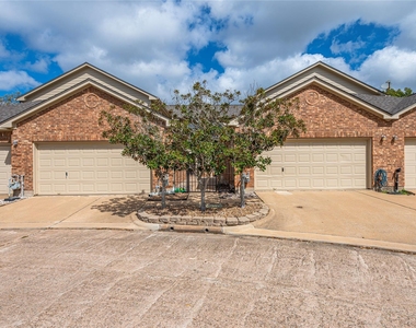 2060 Glencove Drive - Photo Thumbnail 2
