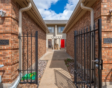 2060 Glencove Drive - Photo Thumbnail 3