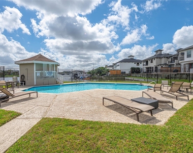 2060 Glencove Drive - Photo Thumbnail 27