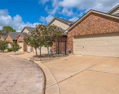 2060 Glencove Drive - Photo Thumbnail 1
