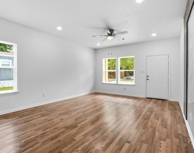 819 Junction Avenue - Photo Thumbnail 5