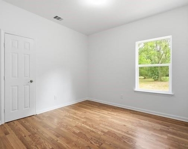 819 Junction Avenue - Photo Thumbnail 11