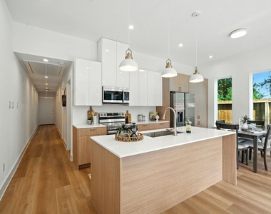 8114 Count Street - Photo Thumbnail 2