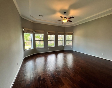 7007 Fall Creek Lane - Photo Thumbnail 30