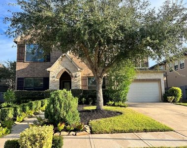7007 Fall Creek Lane - Photo Thumbnail 2