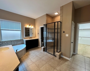 7007 Fall Creek Lane - Photo Thumbnail 31