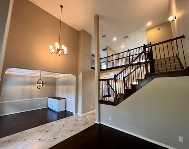 7007 Fall Creek Lane - Photo Thumbnail 6