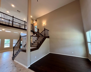 7007 Fall Creek Lane - Photo Thumbnail 5